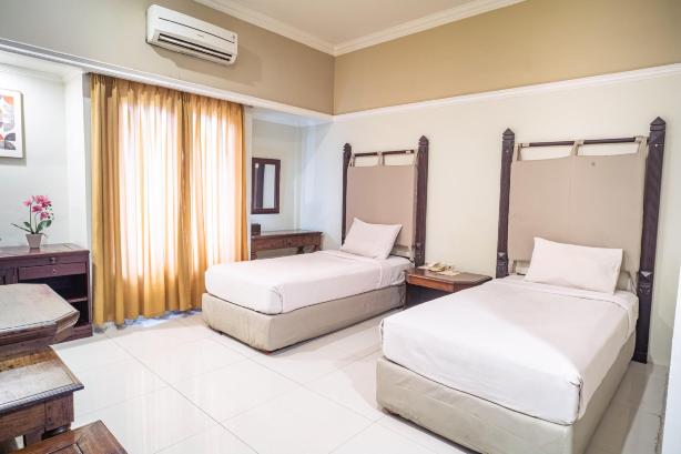 Tryas Hotel