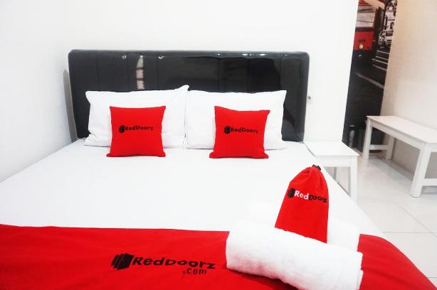 RedDoorz @ Jalan Tanjung Blitar