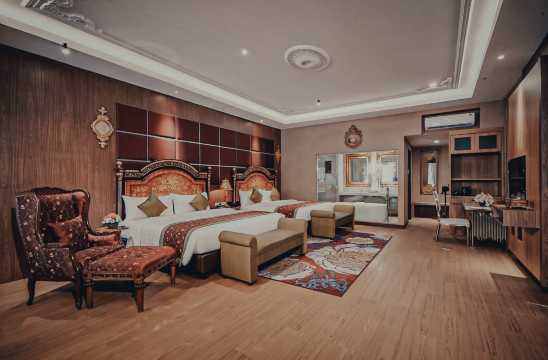 Ramada Suites by Wyndham Solo