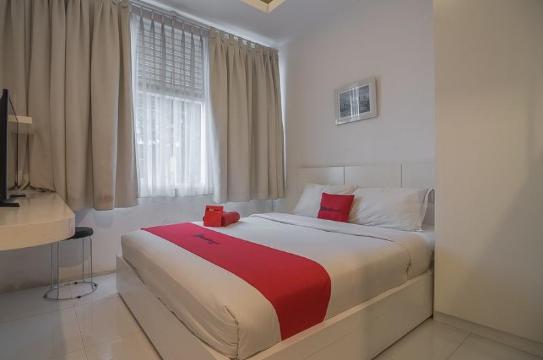 RedDoorz Plus near Parahyangan University #5