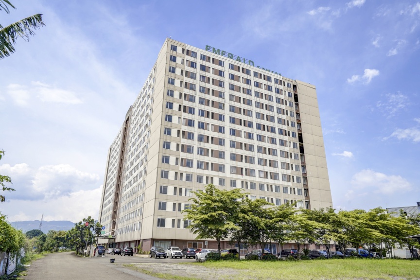 OYO 90042 Emerald Towers