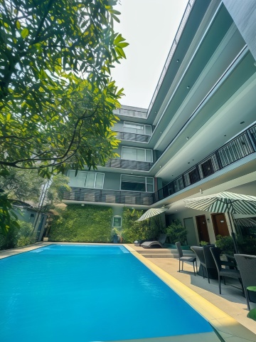 88 Courtyard Hotel #5