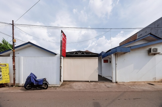 RedDoorz Syariah Plus Near Jatiwarna Toll Gate #5