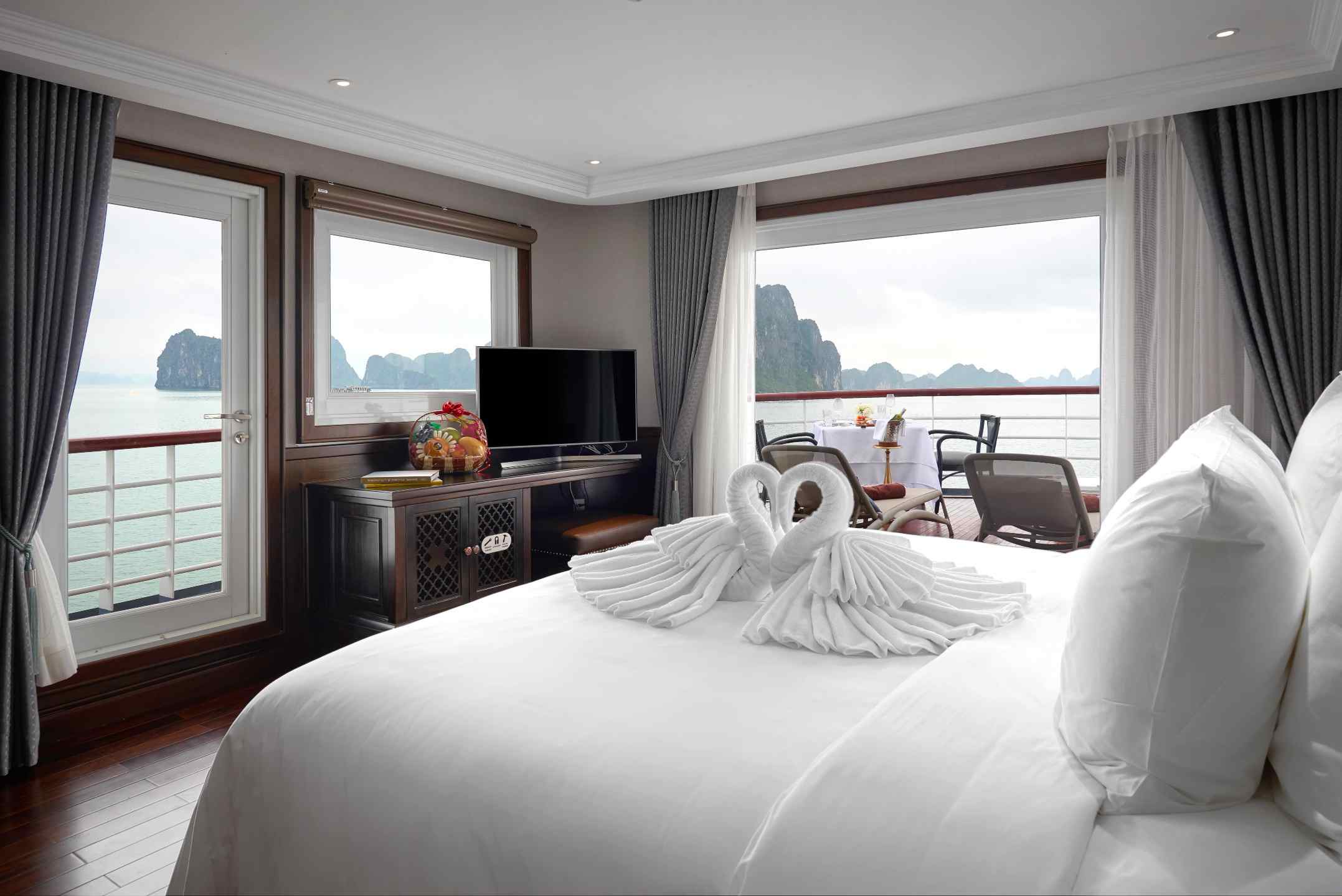 Du thuyền Paradise Grand