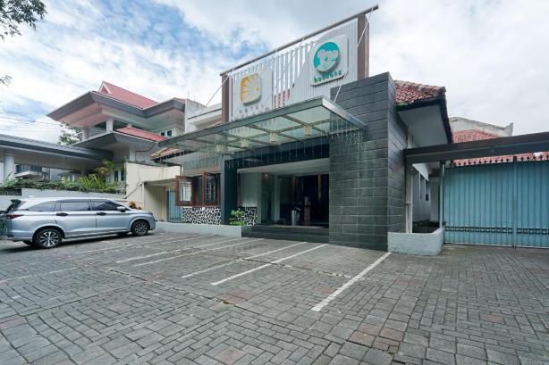 RedDoorz Plus @ Cipaganti Street 3
