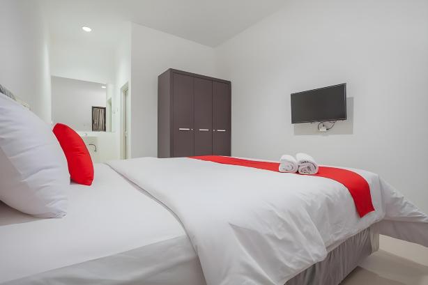 RedDoorz @ Kertajaya Surabaya