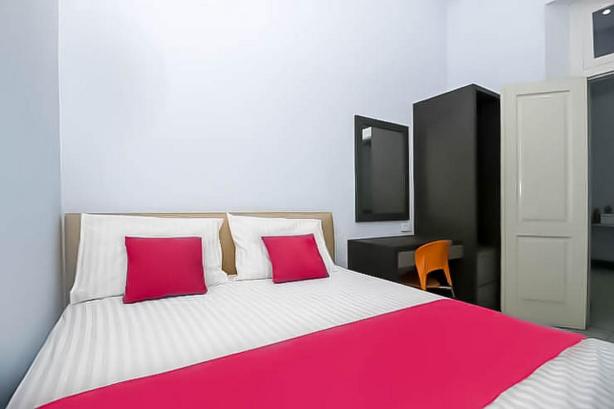 RedDoorz Near Stasiun Lawang
