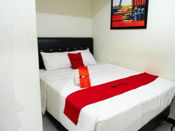 RedDoorz Near Setrasari Mall 4