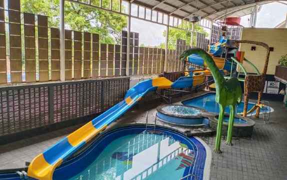 Crown Victoria Hotel Tulungagung #5