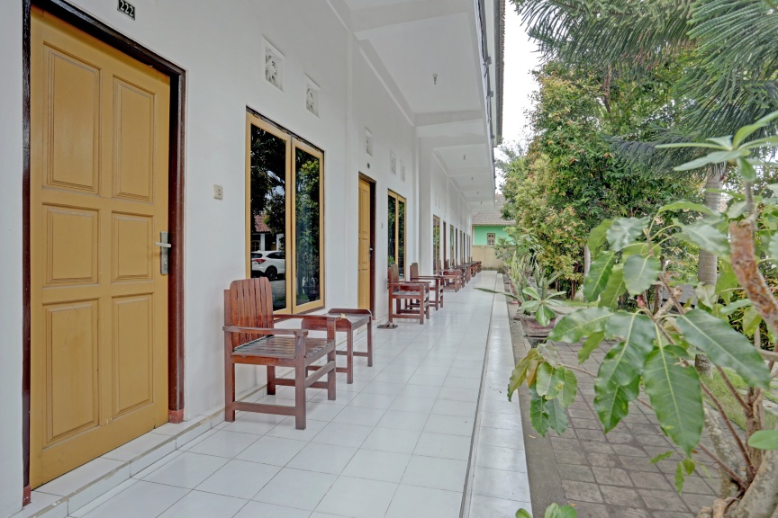 OYO 3096 Hotel Dewi Warsiki Near Gilimanuk Port #5