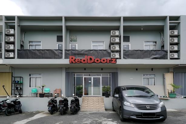 RedDoorz Near Exit Toll Sirkuit Sentul