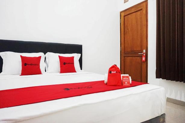 RedDoorz @ Jalan Danau Limboto