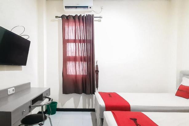 RedDoorz Syariah Near Transmart Mall Palembang
