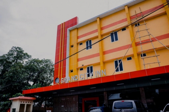 RedDoorz Plus @ Grand City Inn Makassar