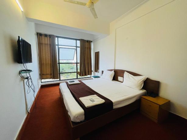 Zeke Hotels