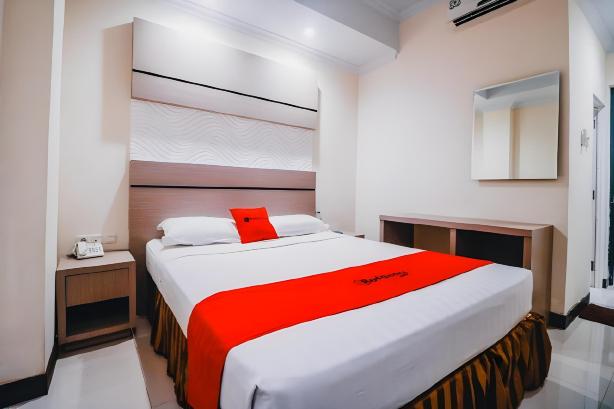Reddoorz Plus Near Makassar Town Square