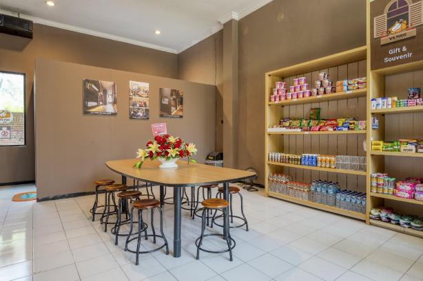 Reddoorz Hostel Near Malang Train Station 3 #5