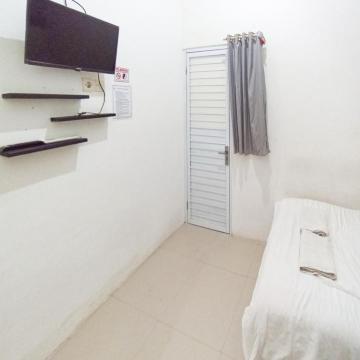 Ariska Room Near Alun Alun Jombang RedPartner #5