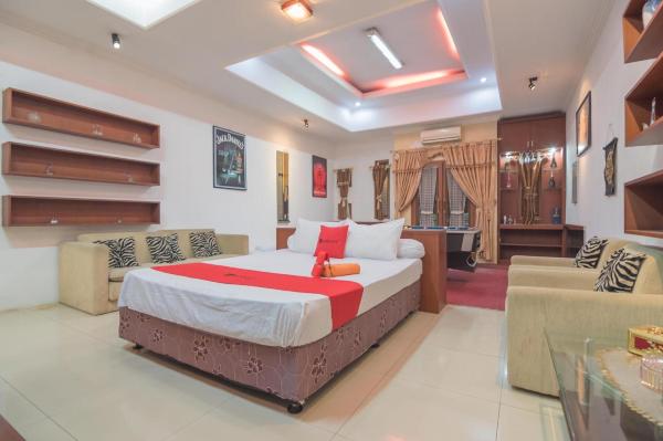 RedDoorz Syariah Near Margahayu Raya