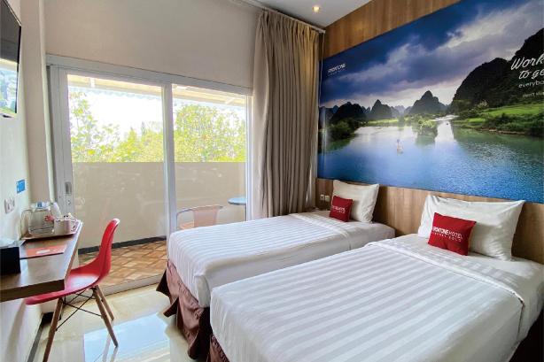 Front One Hotel Airport Solo