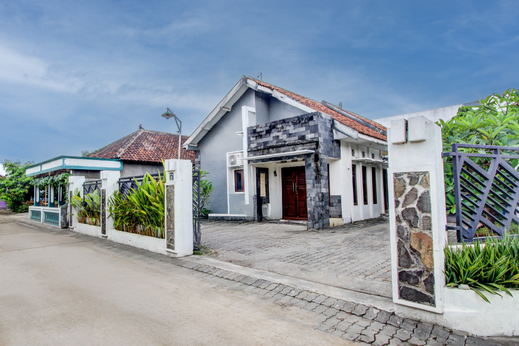 OYO 94851 Watulumpang 1 Guest House