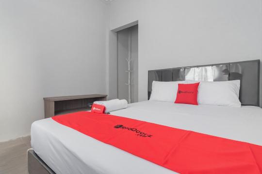 RedDoorz Syariah Near Wisata Situ Gunung Sukabumi