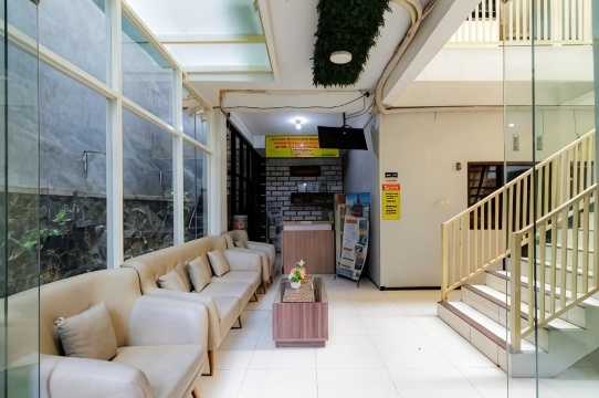 RedDoorz Plus Near Malang Town Square #5