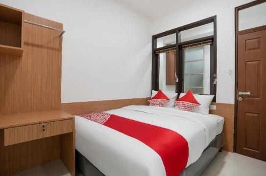 Hotel O Hegarbudhi Residence