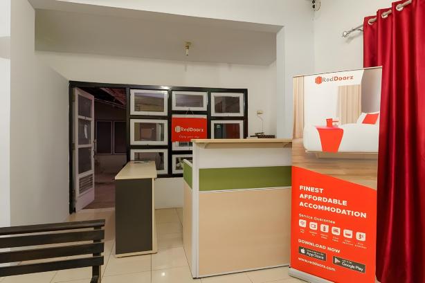 RedDoorz Syariah Near Ciledug Station #5