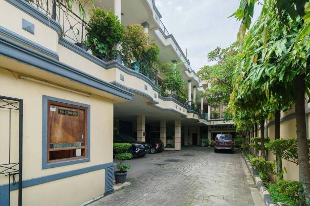 Kemang Place Near Lippo Mall Kemang Mitra RedDoorz #5