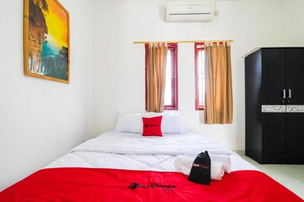 RedDoorz Near Universitas Pamulang