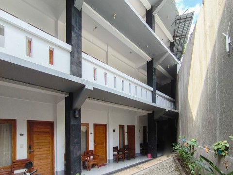 BC Inn near Senggigi Harbour RedPartner #5