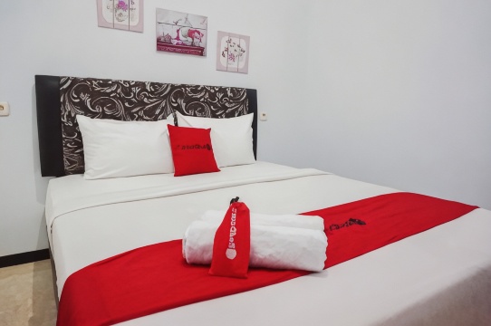 RedDoorz Near Velodrome Malang 2
