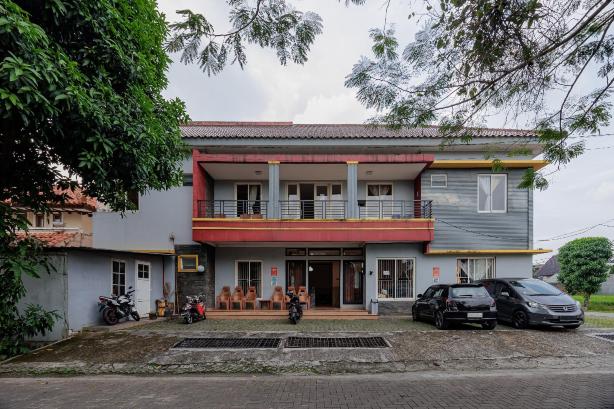 RedDoorz Near Siloam Karawaci 3