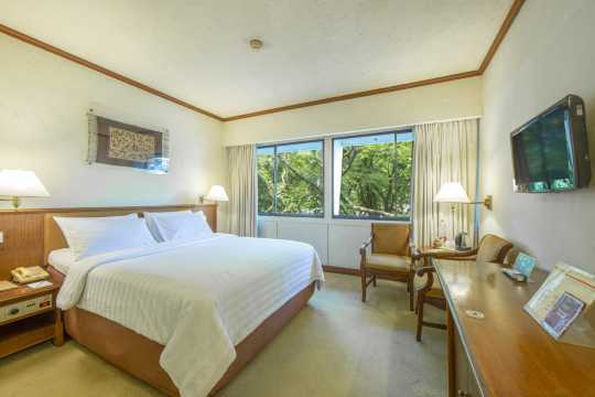 Elmi Hotel