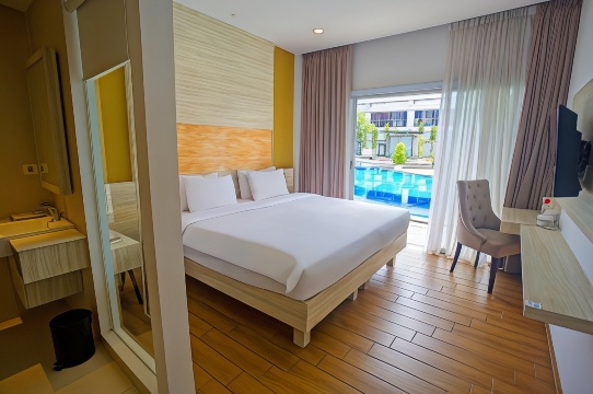 Front One Akshaya Hotel Karawang #5