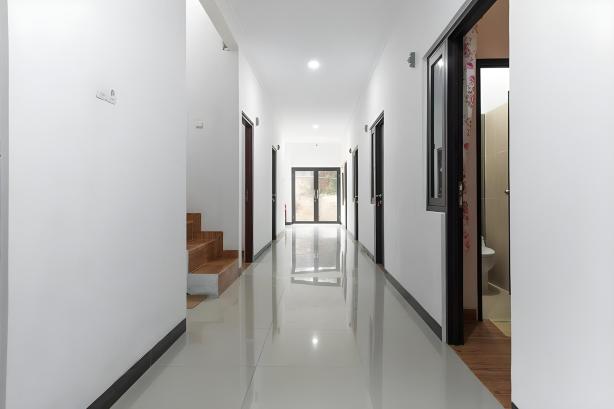 RedDoorz Plus Near Trans Studio Cibubur 2 #5