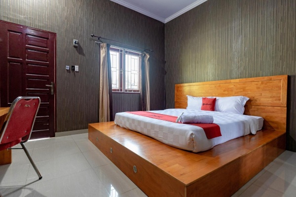 RedDoorz Syariah Near Uisu Medan