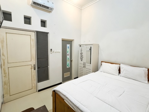Oma Kost 3 Probolinggo Mitra RedDoorz