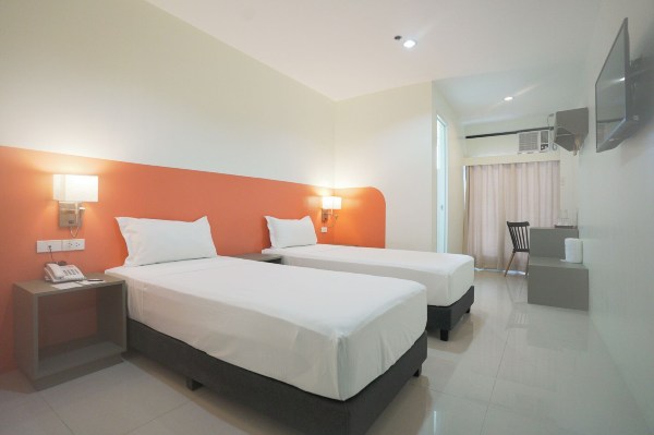 Travelbee Airport Inn