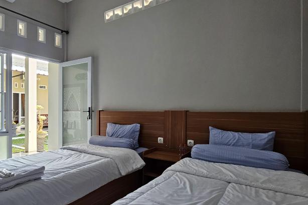 Guest House Saqeena Syariah Near Blitar Park RedPartner