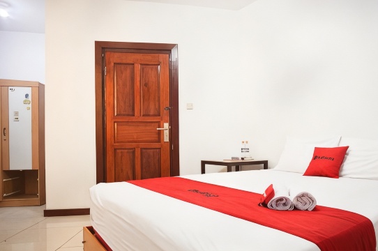 RedDoorz Near Mal Abepura