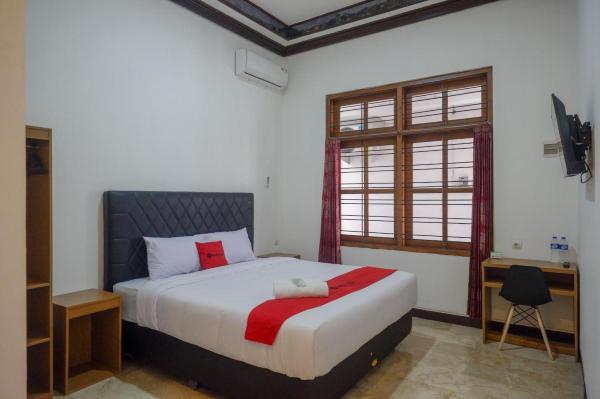 RedDoorz Near Kawasan Simpang Lima Area