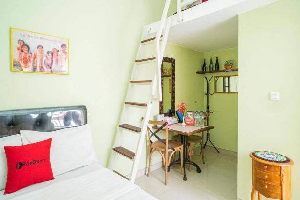RedDoorz Syariah Near Suncity Mall Sidoarjo
