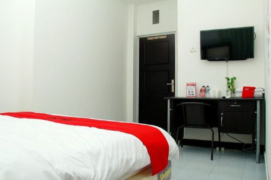 RedDoorz near Telkom Corporate University #5