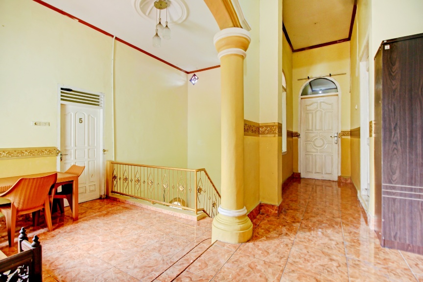OYO 90307 Fj Alfaeyza Kost #5