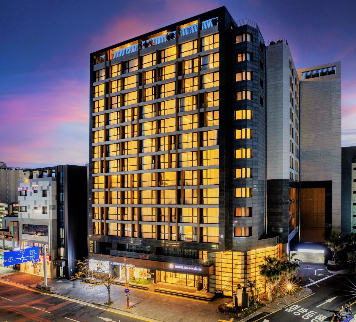 Golden Daisy Hotel