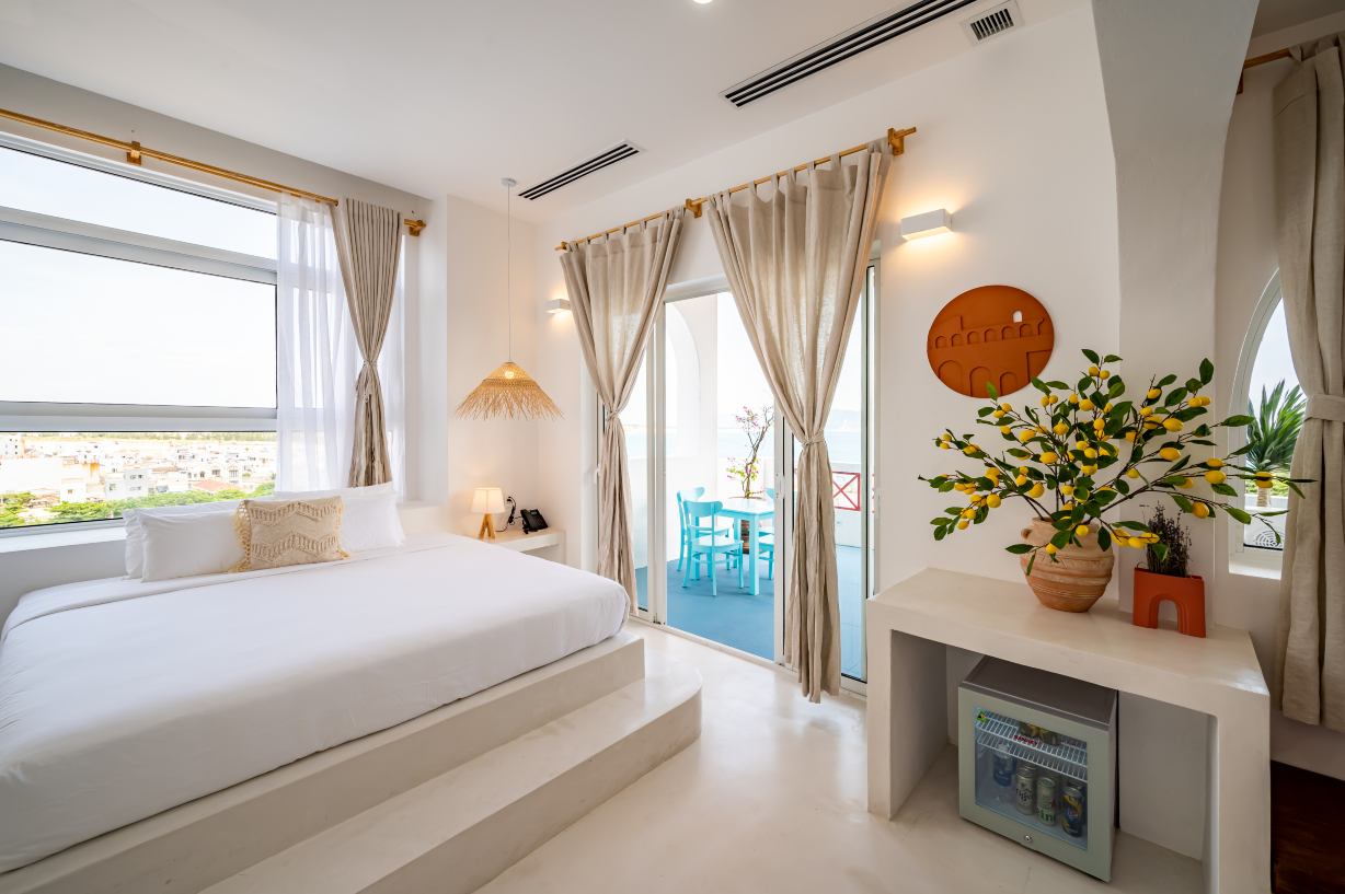 Happiness Hotel #5