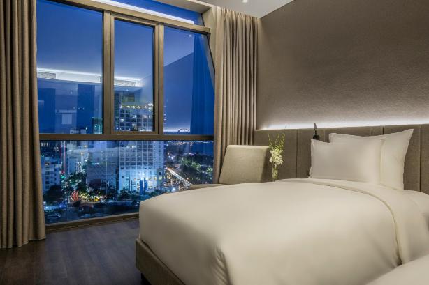 Deluxe Twin With City View #1