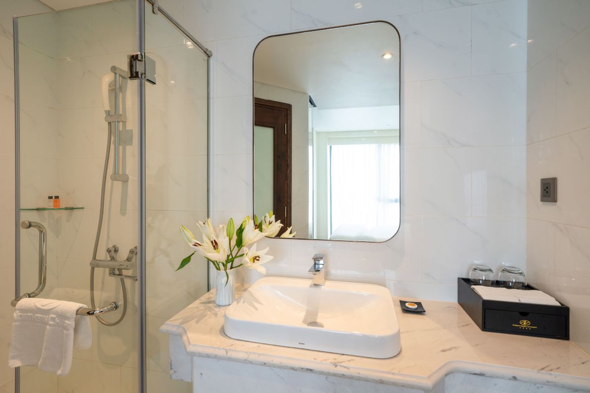 EXECUTIVE SUITE #6